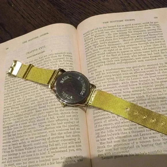 Goldtone  mesh watch - Picture 4 of 8